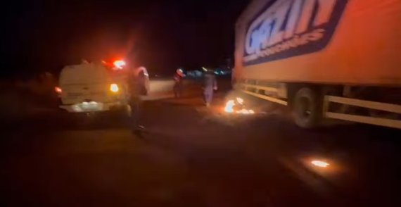 Grupo criminoso tenta incendiar caminhão da Gazin